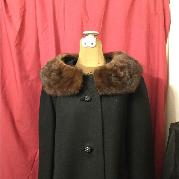 Vintage Winter Coat w/ Fur Collar - Picture 4 of 9